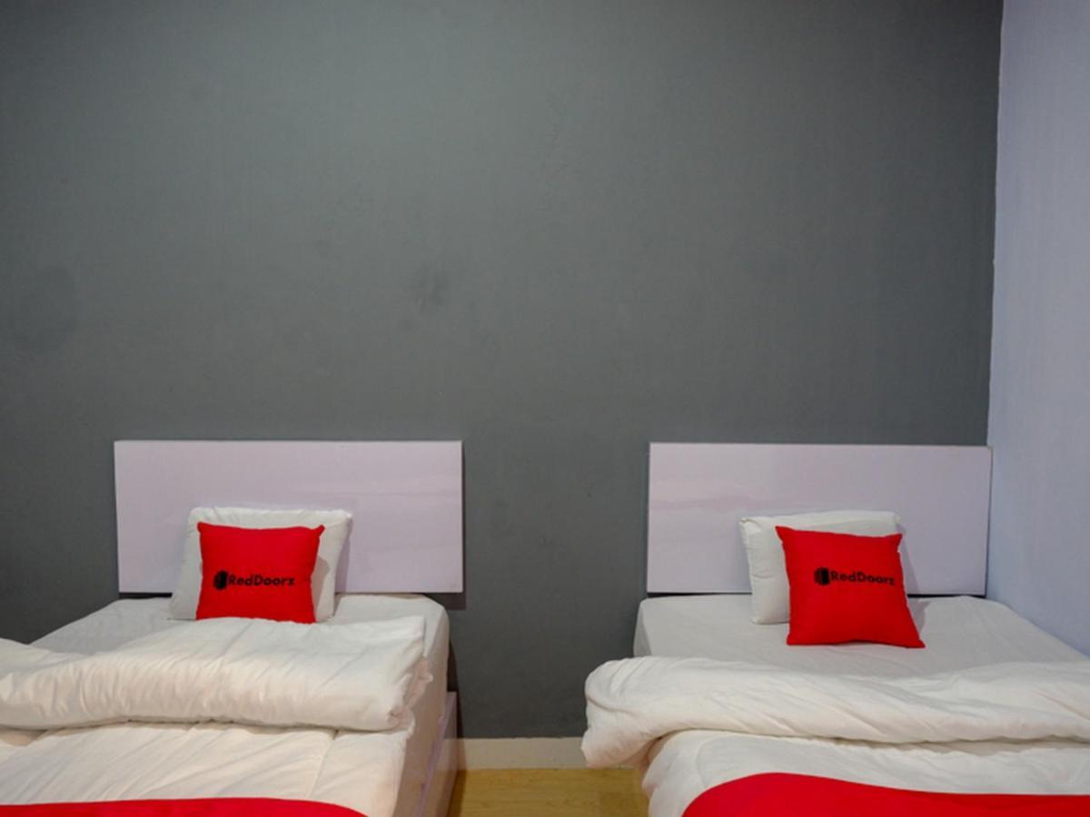 Reddoorz Syariah Near Pasar Batang Hotel 2*